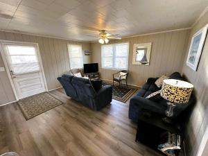 KH5014- M & M Cottage