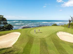 Beachside Bliss 4BR Lux Villa, Pool, Terrace, Golf