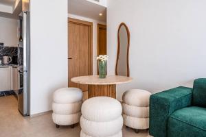 The Urban Luxe Near City Center 2 Bedrooms with Rooftop Pool