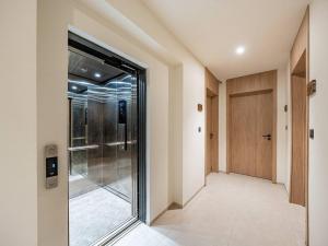 The Urban Luxe Near City Center 2 Bedrooms with Rooftop Pool