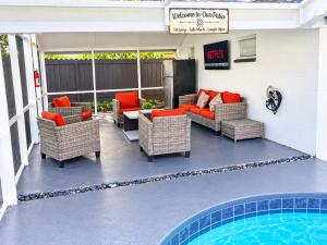 Heated Pool, Epic Game Room, Fire Pit & BBQ, 5BR Tampa Getaway