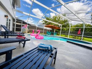 Heated Pool, Epic Game Room, Fire Pit & BBQ, 5BR Tampa Getaway
