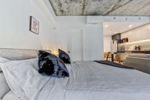 Chic 2-Person Stay - Montréal Transit Nearby
