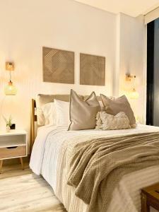 Lujoso apartamento con balcón y vista al mar