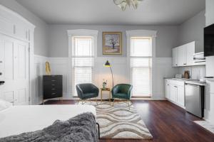 Walk Bike everywhere from this Historic Chic Studio