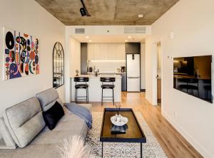 Elegant 1BR Montréal - Steps from Old Port