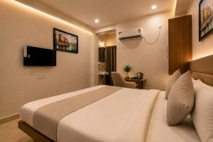Hotel Classic V Square Near Hitech City & Nexus Mall Kukatpally,