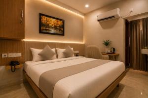 Hotel Classic V Square Near Hitech City & Nexus Mall Kukatpally,