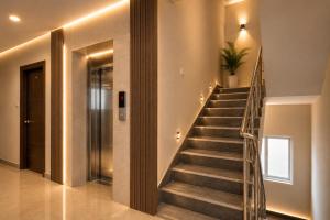 Hotel Classic V Square Near Hitech City & Nexus Mall Kukatpally,
