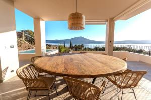 Casa Ambar Luxury Lake View Villa Pool Design