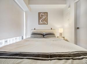 Stylish Luxury Studio - Prime Montreal Location