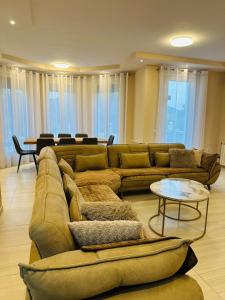 Rezidenca Dozhlani with Private Pool & Yard