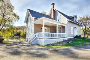 Country house with SPA, small beach, pool