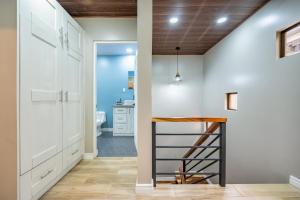 Shared Pool Access: Updated Apt in Playa Avellanas