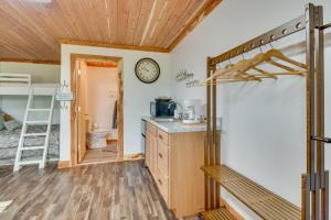 3 Studio Suites! White River Cabin Compound