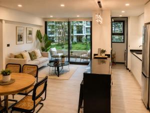 Confort y naturaleza vista al bosque con piscina,gimnasio y sala de juegos