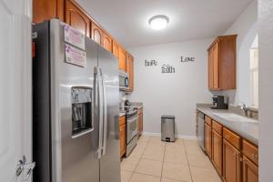 IS2-210 - 3BR apartment sleeps 8 at Vista Cay