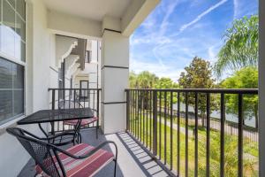 IS2-210 - 3BR apartment sleeps 8 at Vista Cay
