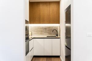 Stylish 1BR Apartment with Balcony & Self Check-in