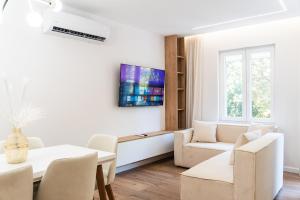 Stylish 1BR Apartment with Balcony & Self Check-in