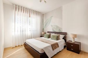 Apartment with balcony between Rome and the sea