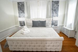 6BR Apt • Workspace • Near Lakefront + Red Line