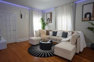 6BR Apt • Workspace • Near Lakefront + Red Line