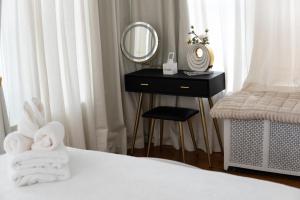 6BR Apt • Workspace • Near Lakefront + Red Line
