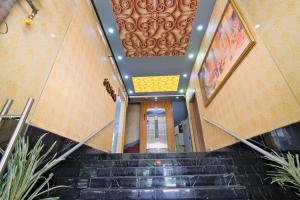 Grand Crown Star Hotel