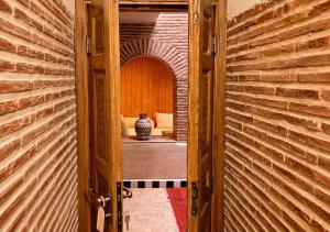 Riad Hna Ben Saleh - Traditional Guest House near Jemaa el-Fnaa Square