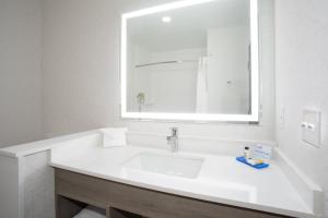 Holiday Inn Express & Suites Nampa - Idaho Center by IHG