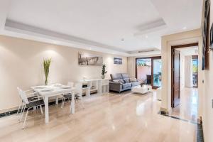 Bp4A2B - Beachfront 2Br With Terrace & Gardens