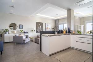 Rg133 - Spacious 3 Bed Apartment In Prime Location