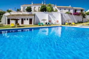 En- Cozy Andalusian Style Townhouse In Marbella