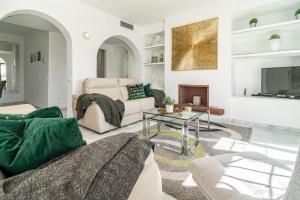 Ab4 - Lovely Holiday Home Walking Distance, Beach