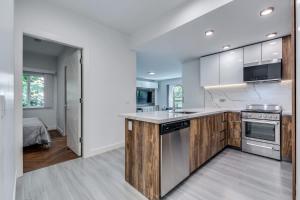 Luxury Condo in Central & Quiet Location