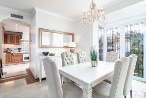 LAP- 3 bed apartment on the beach. Families only