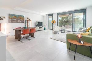 Vv6-2B - Modern 2Br With Large Seaview Balcony