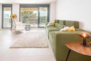 Vv6-2B - Modern 2Br With Large Seaview Balcony