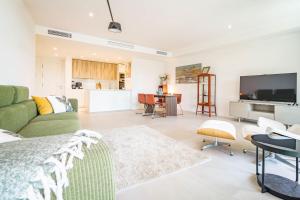 Vv6-2B - Modern 2Br With Large Seaview Balcony