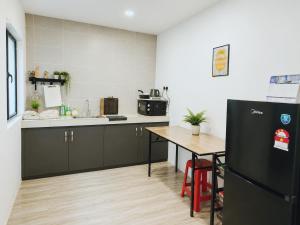 6 Superb PoolView Waterpark Manhattan Homestay Ipoh