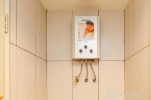 Comfort and Best Deal Studio at Grand Kamala Lagoon Apartment By Travelio