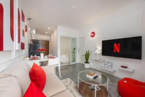 ROUGE, 56m2, 2 Bdr condo on Bangrak beach