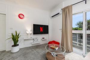 ROUGE, 56m2, 2 Bdr condo on Bangrak beach