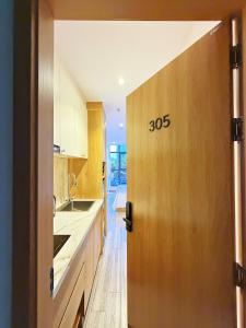 305 - La Van Residence - Romantic City View Studio