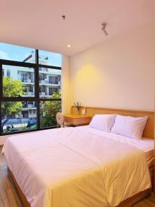 305 - La Van Residence - Romantic City View Studio
