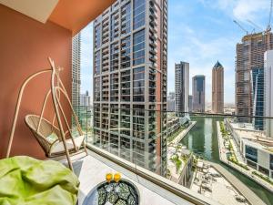 Stylish Luxury Canal View Studio, Business Bay
