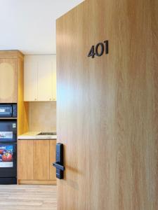 401 - La Van Residence - Tree Canopy View Studio