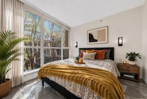 Private 2 Bedroom Townhouse Downtown
