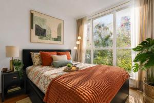 Private 2 Bedroom Townhouse Downtown